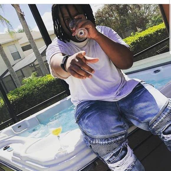 Meet your Posher, Antonio - Picture 1 of 1